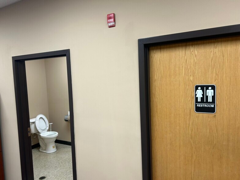 303 6th Ave, Saint Albans, WV à louer - Photo de l’immeuble – Image 2 sur 7