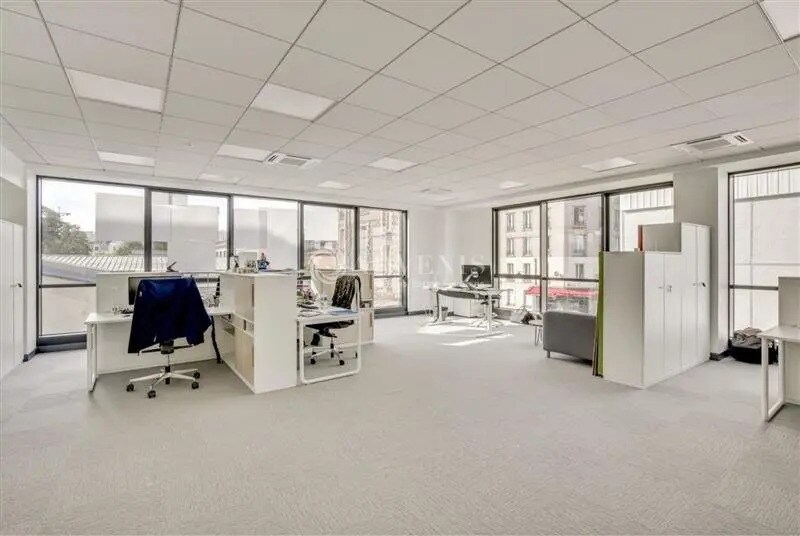 Bureau dans Ivry-sur-Seine à louer - Photo de l’immeuble – Image 3 sur 12