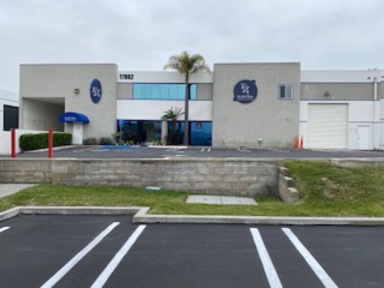 17892- B Gothard St, Huntington Beach, CA à louer - Photo de l’immeuble – Image 1 sur 31