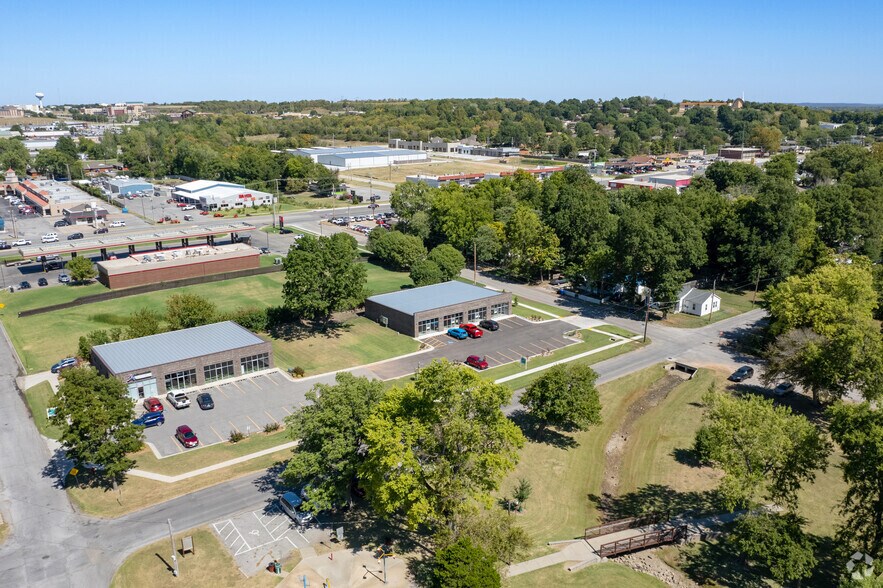 504 W Iola St, Broken Arrow, OK à vendre - Photo de l’immeuble – Image 2 sur 5