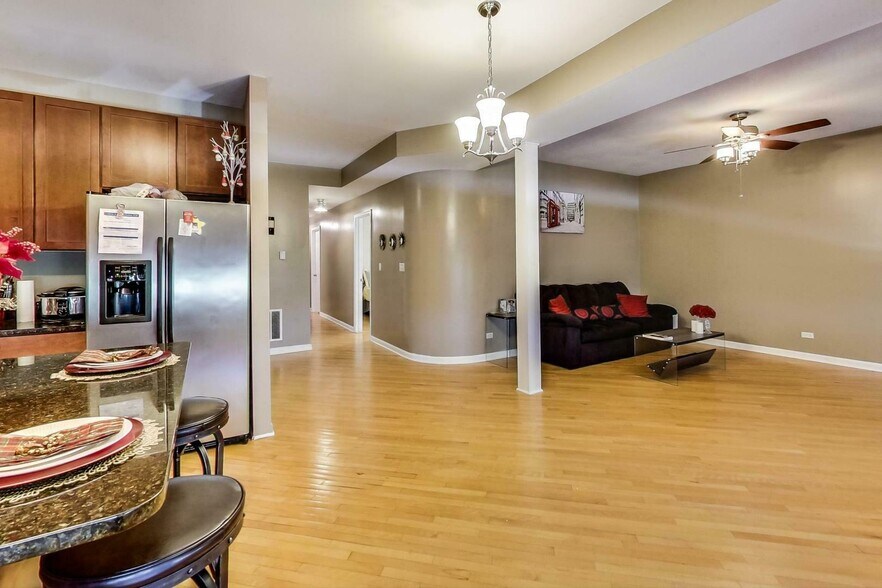 6700 S Clyde Ave, Chicago, IL à vendre - Photo de l’immeuble – Image 3 sur 5