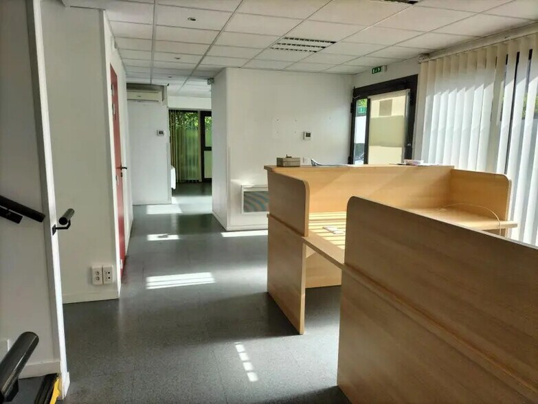 756 Rue Edouard Herriot, Jassans-Riottier à louer - Photo de l’immeuble – Image 3 sur 21