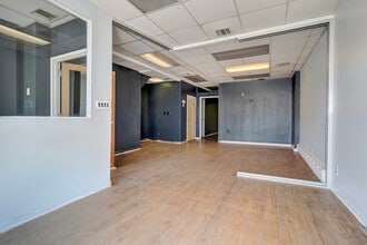 188-02-188-04 Northern Blvd, Flushing, NY à louer Photo intérieure– Image 1 sur 6