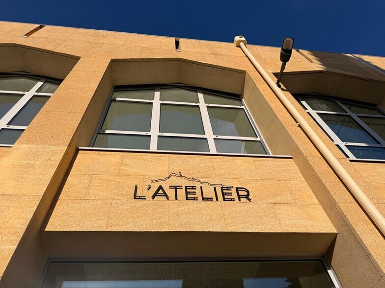 Local d’activités dans Aix-en-Provence à louer - Photo de l’immeuble – Image 3 sur 10