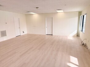 1496 Boston Post Rd, Milford, CT à louer Photo intérieure– Image 2 sur 5