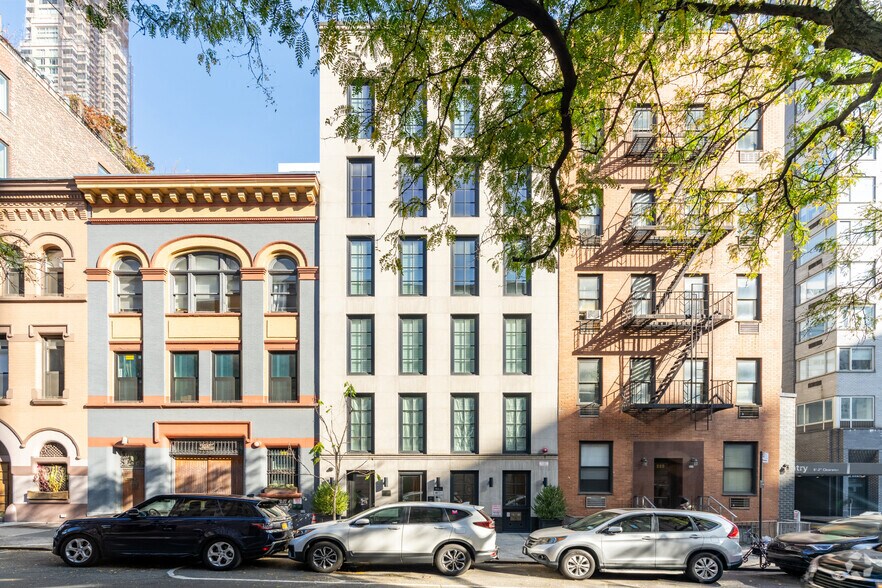227 E 67th St, New York, NY à vendre - Photo de l’immeuble – Image 3 sur 6