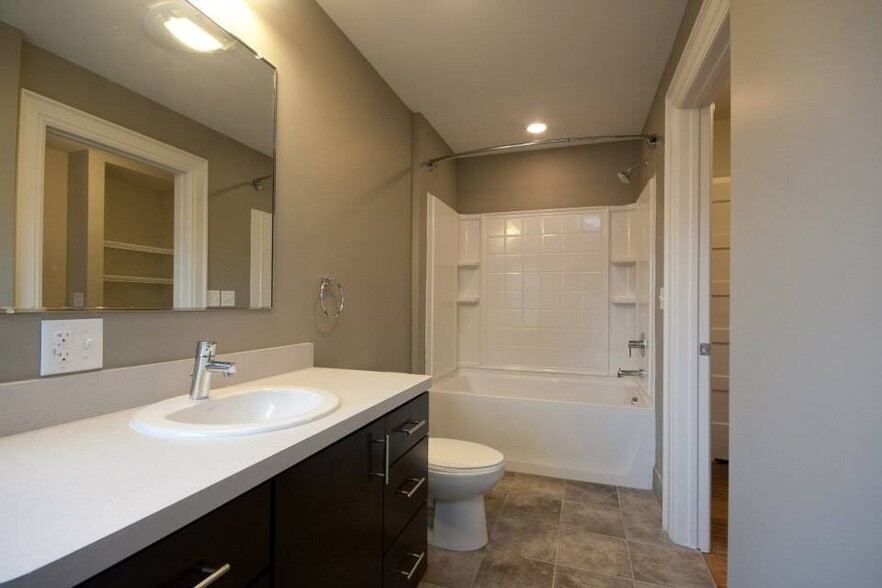 24 S Johnson Park, Buffalo, NY à vendre - Photo intérieure – Image 3 sur 7