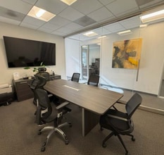 23632 Calabasas Rd, Calabasas, CA à louer Photo intérieure– Image 2 sur 7