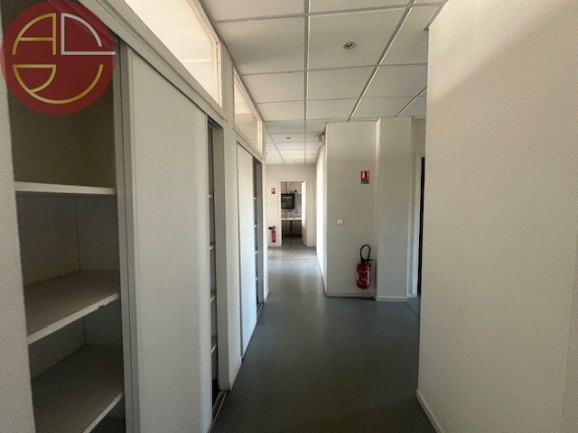 Plus de détails pour Bureau à vendre