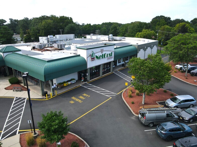 700 Tennent Rd, Manalapan, NJ à louer - Photo de l’immeuble – Image 3 sur 9