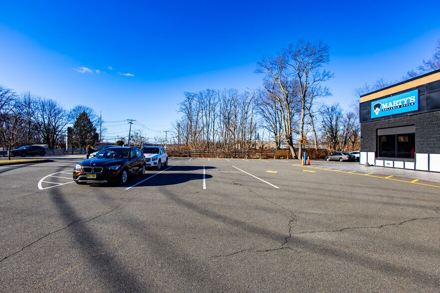 90 Ridgedale Ave, East Hanover, NJ à louer - Photo de l’immeuble – Image 3 sur 9