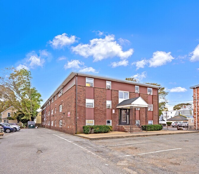 108 Franklin St, Lynn, MA à vendre - Photo de l’immeuble – Image 3 sur 10