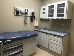 25710 Union Tpke, Glen Oaks, NY à louer Autre– Image 2 sur 7