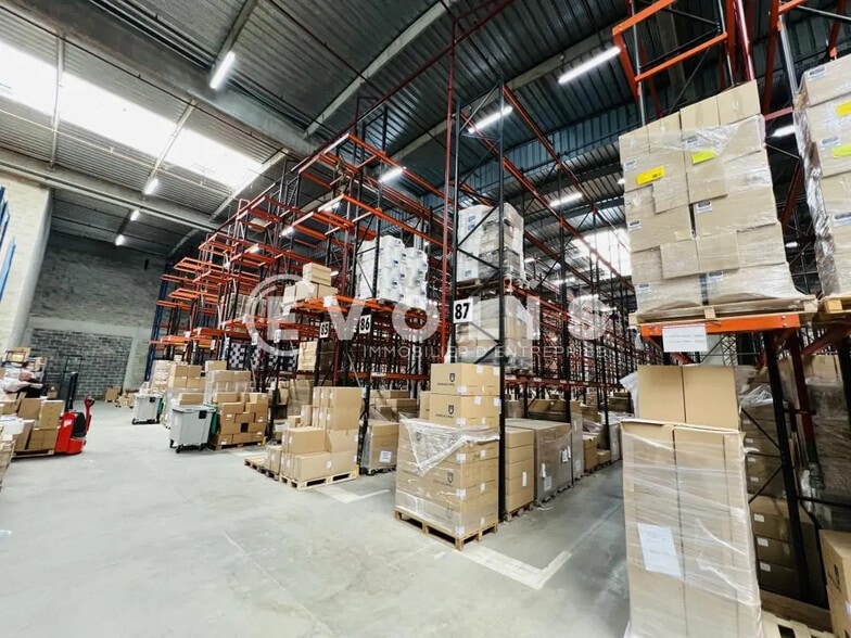 Industriel/Logistique dans Croissy-Beaubourg à louer - Photo intérieure – Image 2 sur 3