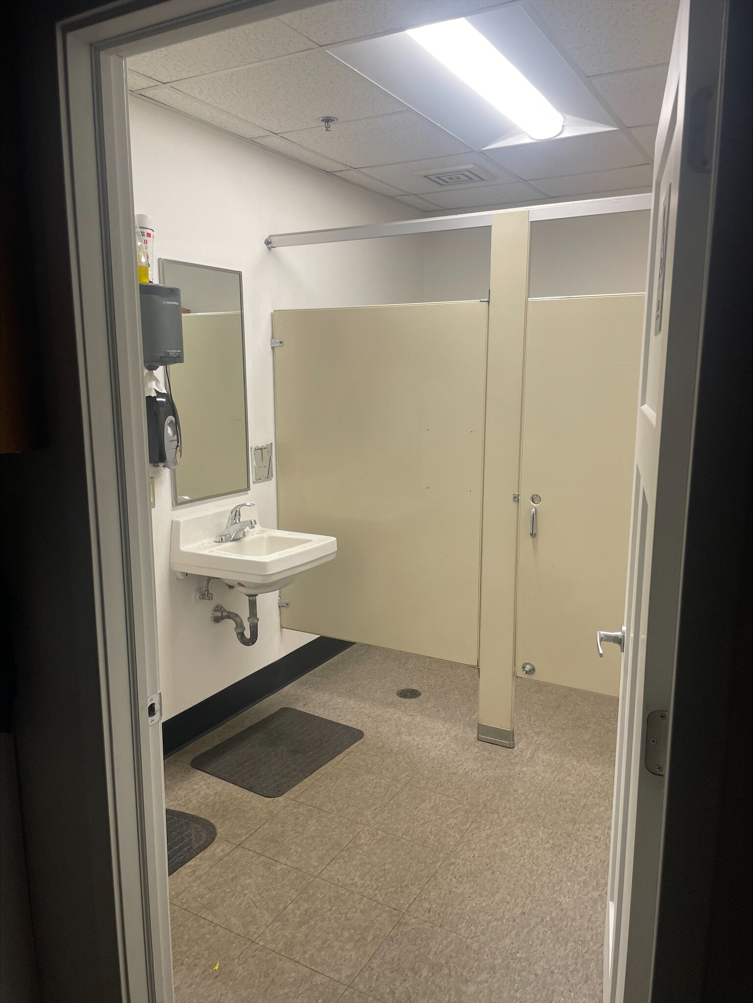 5635 Commerce St, Lansing, MI à louer Photo intérieure– Image 1 sur 12