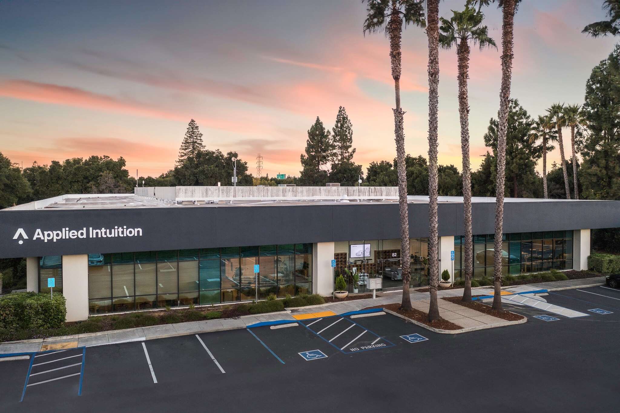 82 Pioneer Way, Mountain View, CA à louer Photo principale– Image 1 sur 13