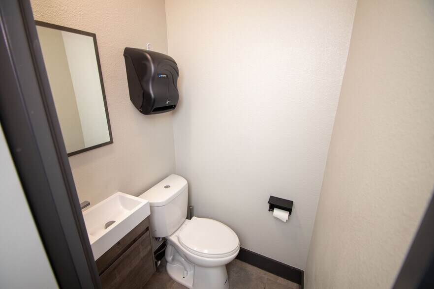 808 E Nueces St, Victoria, TX à vendre - Photo de l’immeuble – Image 3 sur 17