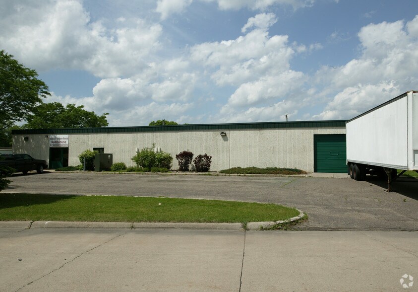 2845 S Anthony Ln, Saint Anthony, MN à louer - Photo de l’immeuble – Image 2 sur 6