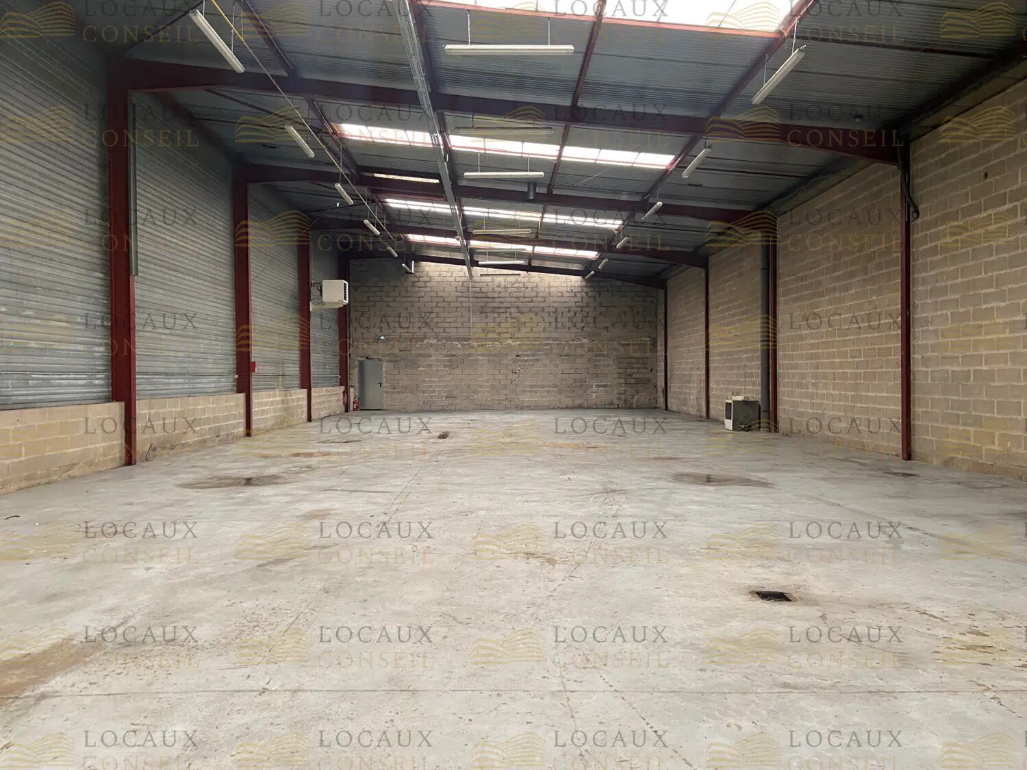 Local d’activités dans Saint-Leu-la-Forêt à louer Photo de l’immeuble– Image 1 sur 12