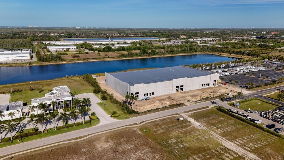 14500 Global Pky, Fort Myers, FL à louer - Photo de la construction – Image 2 sur 6