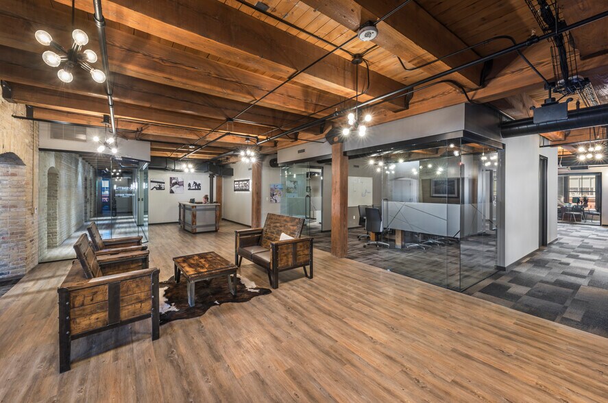 241 N Broadway St, Milwaukee, WI à louer - Photo intérieure – Image 2 sur 6