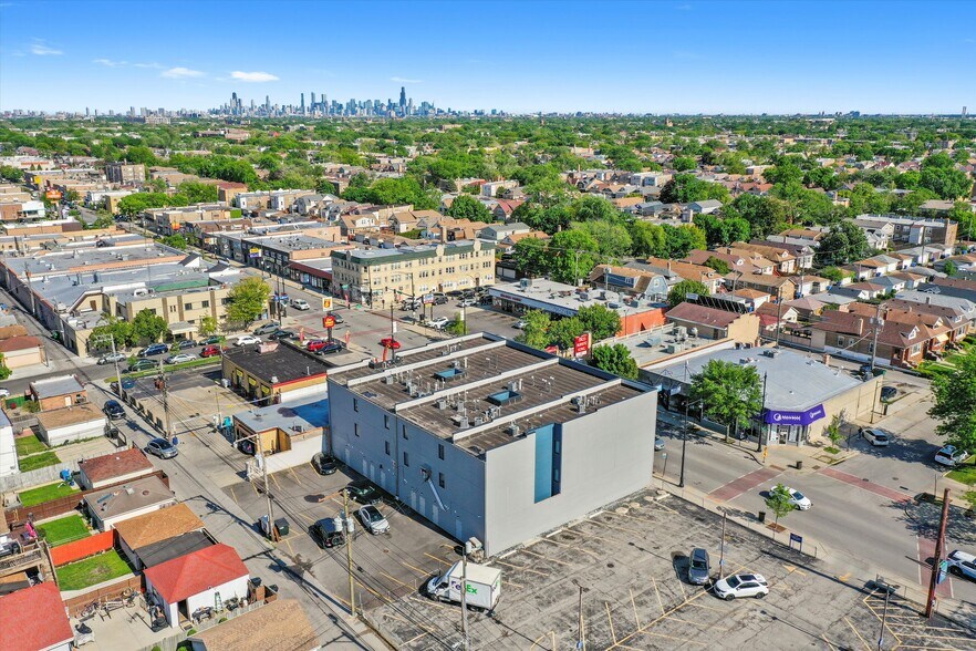 5416 W Belmont Ave, Chicago, IL à vendre - Photo de l’immeuble – Image 3 sur 15