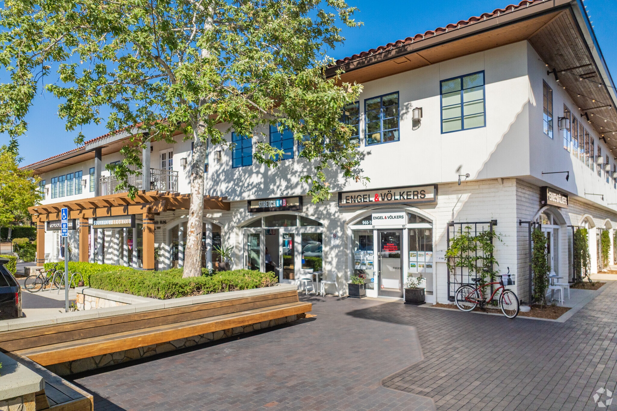 960 S Westlake Blvd, Westlake Village, CA à louer Photo principale– Image 1 sur 8