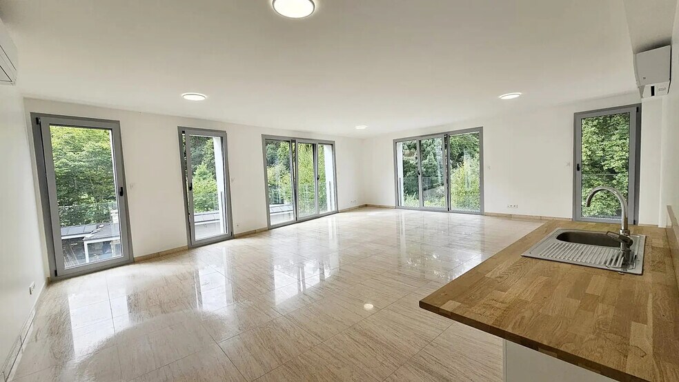 13 Bis Rue De La Louvetiere, Pontault-Combault à louer - Photo de l’immeuble – Image 3 sur 11