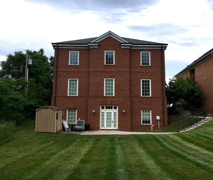 10046 Three Notch Rd, Troy, VA à louer - Photo de l’immeuble – Image 2 sur 20