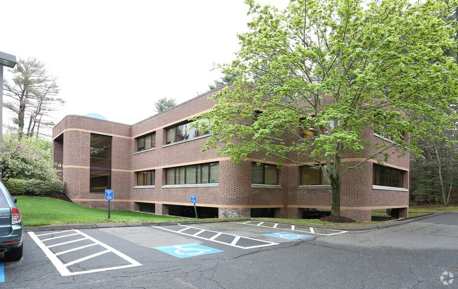 40 Dale Rd, Avon, CT à louer - Photo principale – Image 2 sur 6