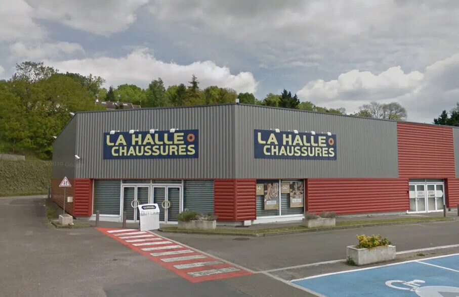 Local commercial dans Cauffry à louer - Photo de l’immeuble – Image 1 sur 2