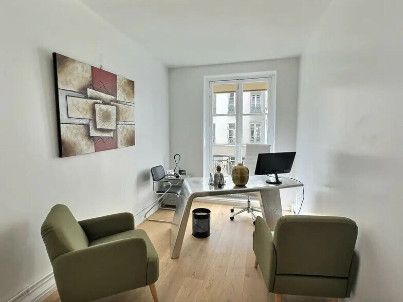 18 Rue De L'Arcade, Paris à louer - Photo de l’immeuble – Image 3 sur 5
