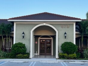 Lake Whitney Campus, Port Saint Lucie, FL à louer Photo intérieure– Image 2 sur 5