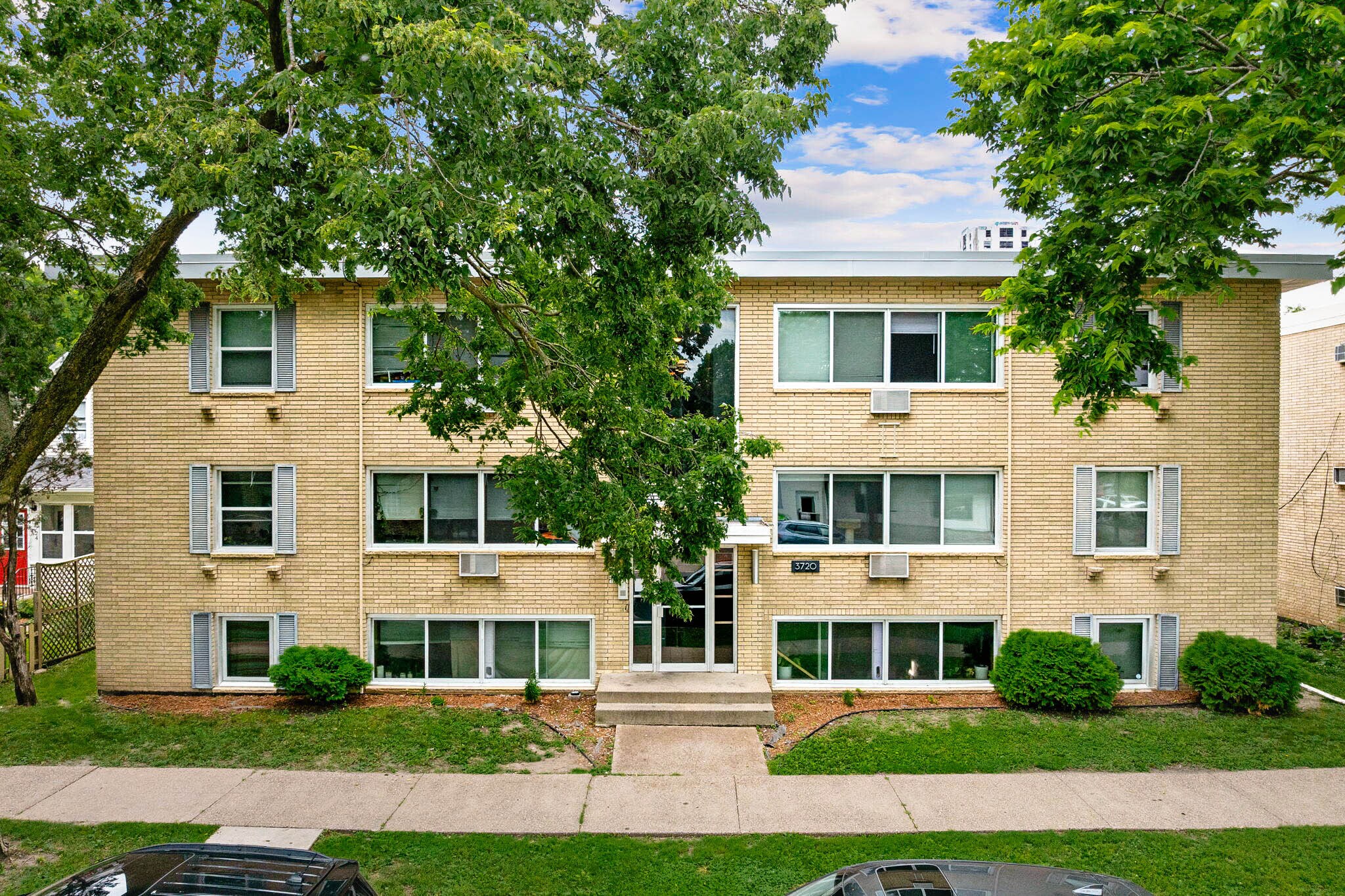 3720 Minnehaha Ave, Minneapolis, MN à vendre Photo de l’immeuble– Image 1 sur 16
