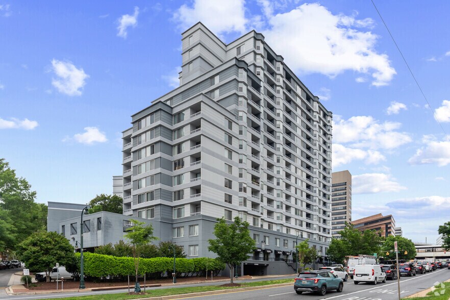 1400 E West Hwy, Silver Spring, MD à louer - Photo de l’immeuble – Image 2 sur 2