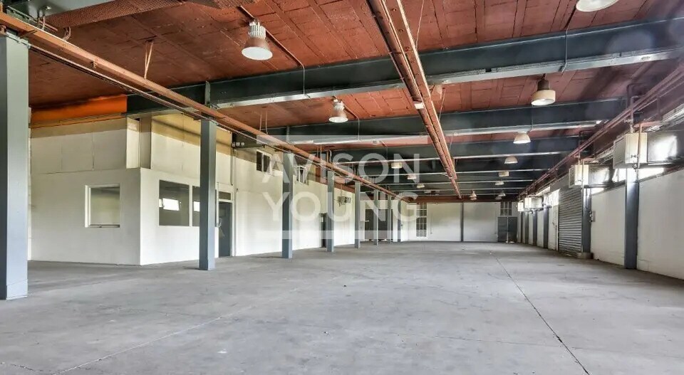 Local d’activités dans Chilly-Mazarin à louer - Photo de l’immeuble – Image 1 sur 3