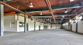 Plus de détails pour Local d'activités à louer