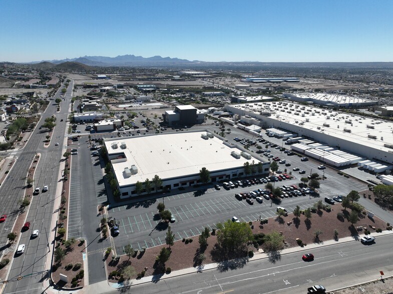 1575 N Resler Dr, El Paso, TX à louer - Photo de l’immeuble – Image 1 sur 18