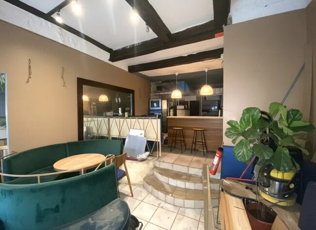 Plus de détails pour Local commercial à vendre