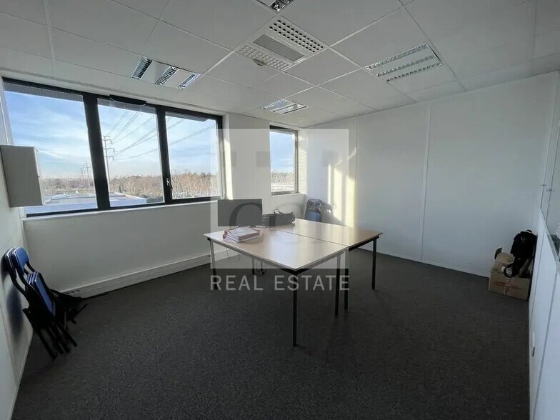 Bureau dans Saint-Priest à vendre - Photo de l’immeuble – Image 2 sur 12