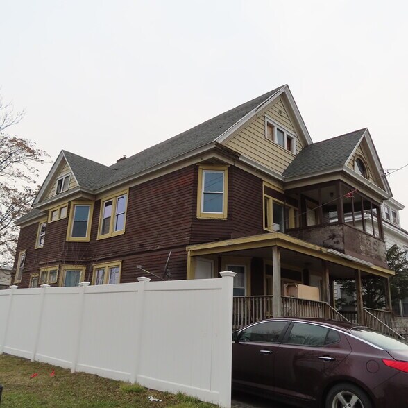 16 Unit Multifamily Sale portefeuille de 6 biens à vendre sur LoopNet.fr - Photo principale – Image 1 sur 6