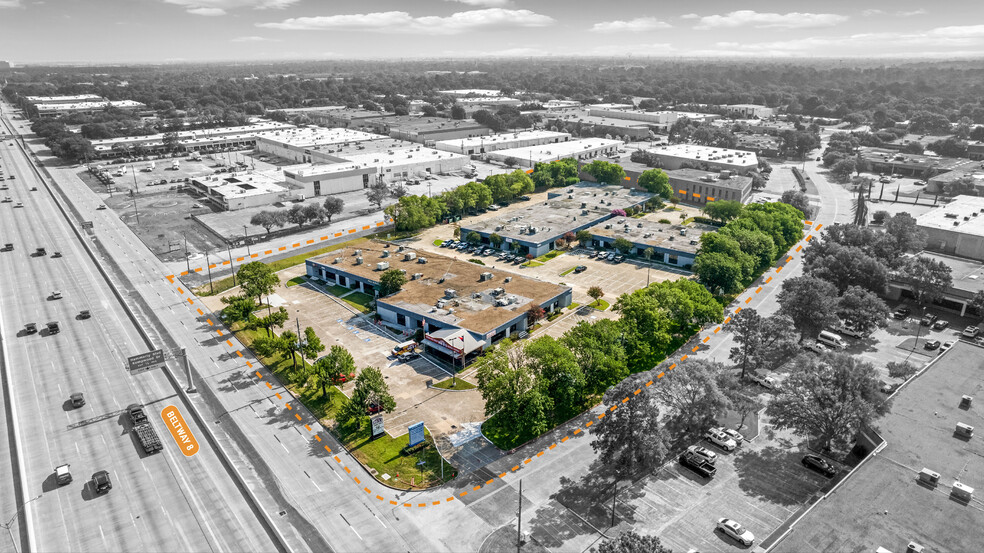10696 Haddington Dr, Houston, TX à louer - Photo de l’immeuble – Image 2 sur 7