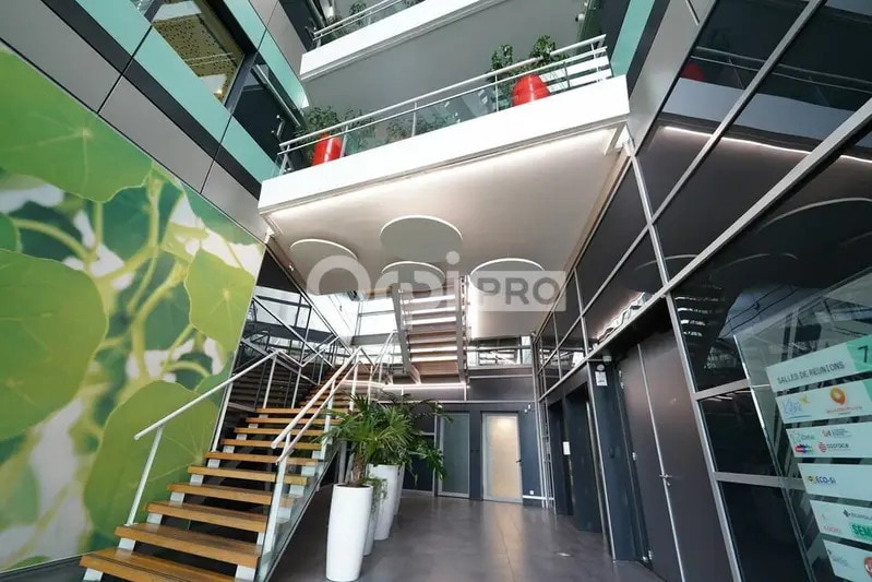 10 Avenue Des Canuts, Vaulx-en-Velin à louer - Photo de l’immeuble – Image 1 sur 12