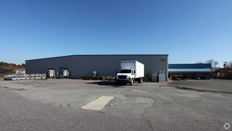 526 Woodlawn St, Belmont, NC à louer - Photo de l’immeuble – Image 2 sur 11