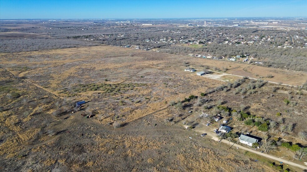 15501 Jacobson Rd, Del Valle, TX à louer - Photo de l’immeuble – Image 2 sur 9