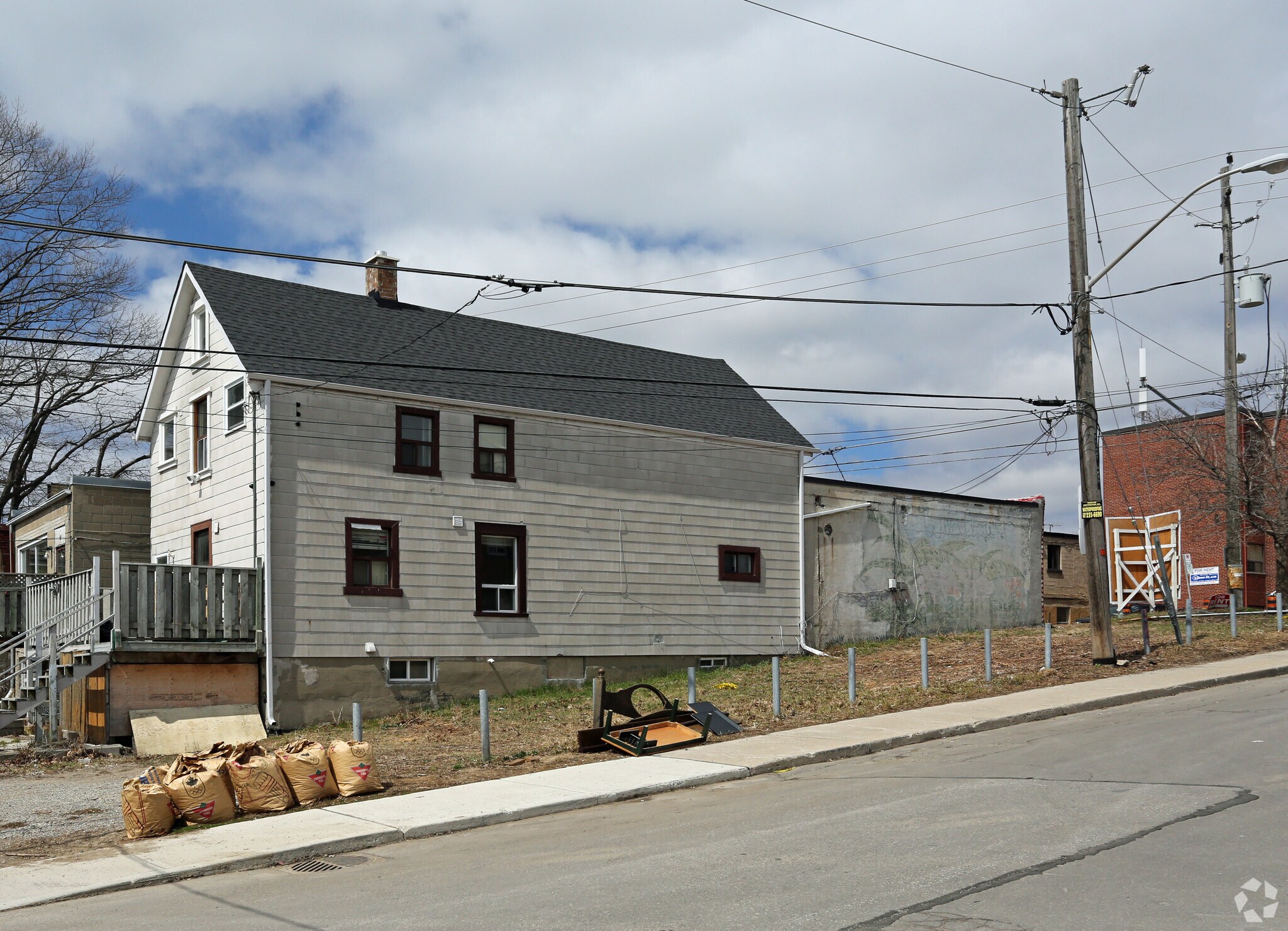 1415 Kingston Rd, Toronto, ON à vendre Photo principale– Image 1 sur 6