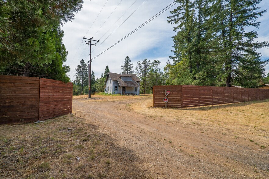 33105 Redwood Hwy, Cave Junction, OR à vendre - Photo de l’immeuble – Image 2 sur 18
