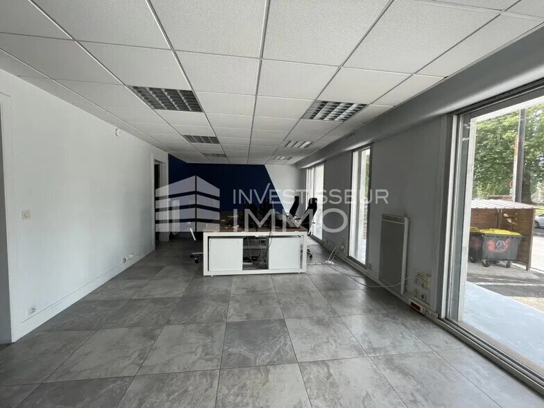 Bureau dans Melun à vendre - Photo de l’immeuble – Image 2 sur 6