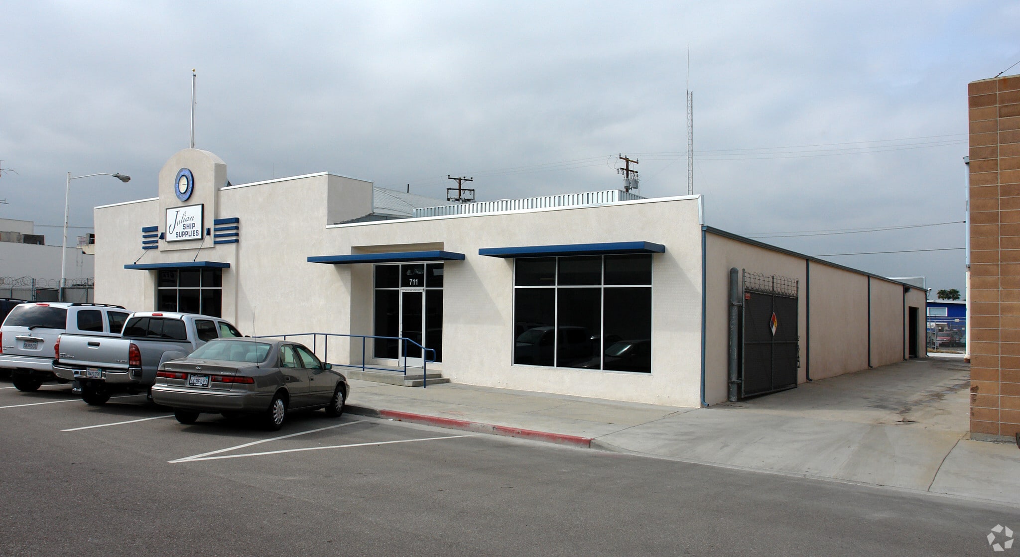 711 W 16th St, Long Beach, CA à vendre Photo principale– Image 1 sur 4