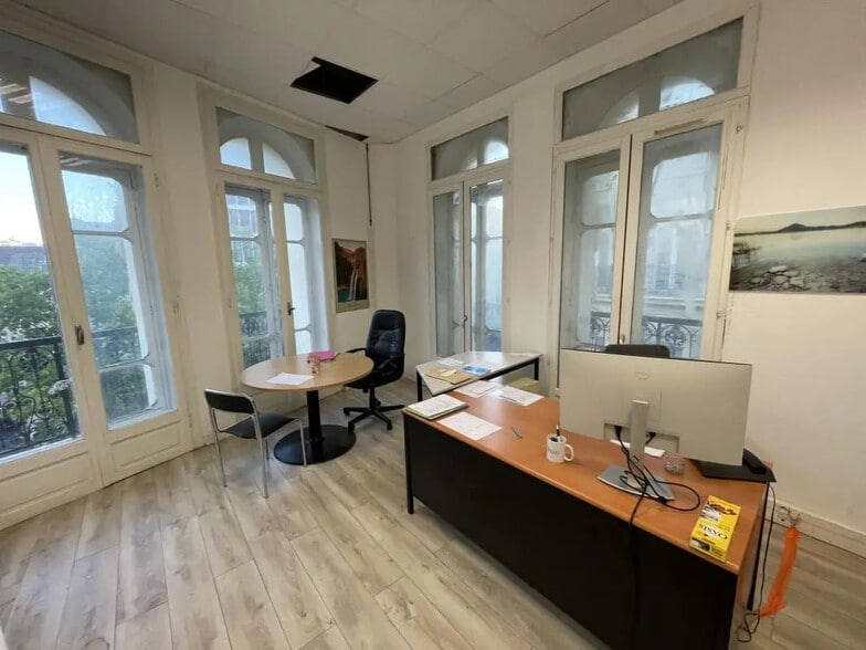Bureau dans Marseille à louer - Photo de l’immeuble – Image 3 sur 14